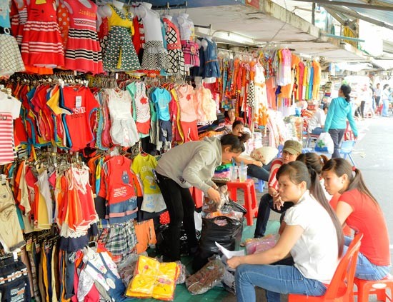 A clothe stall in Tan Binh Market, HCMC (Photo: SGGP)